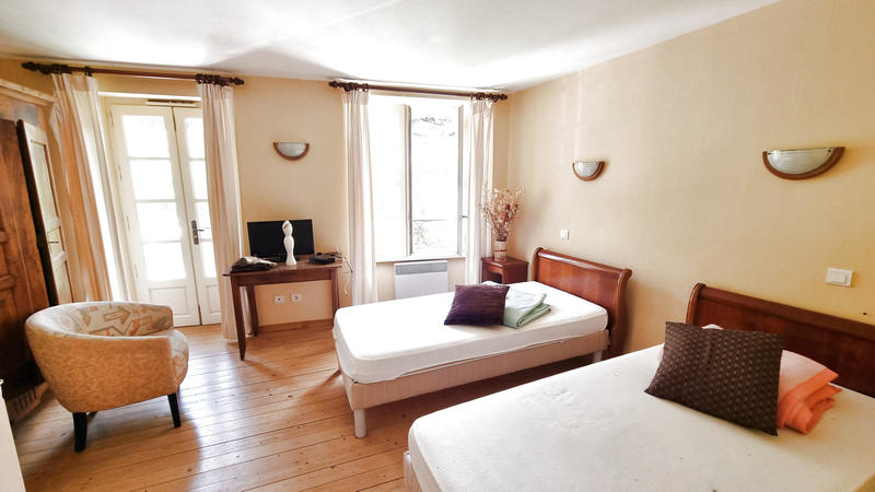 Maison - 324 m² - 12 pièces