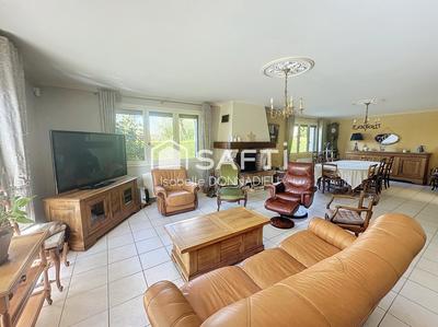 Maison - 235 m² - 7 pièces