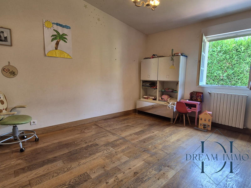 Maison - 270 m² - 10 pièces