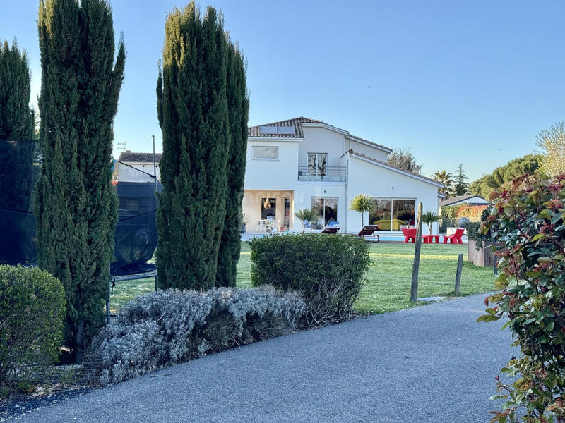 Maison contemporaine - 220 m² - 9 pièces