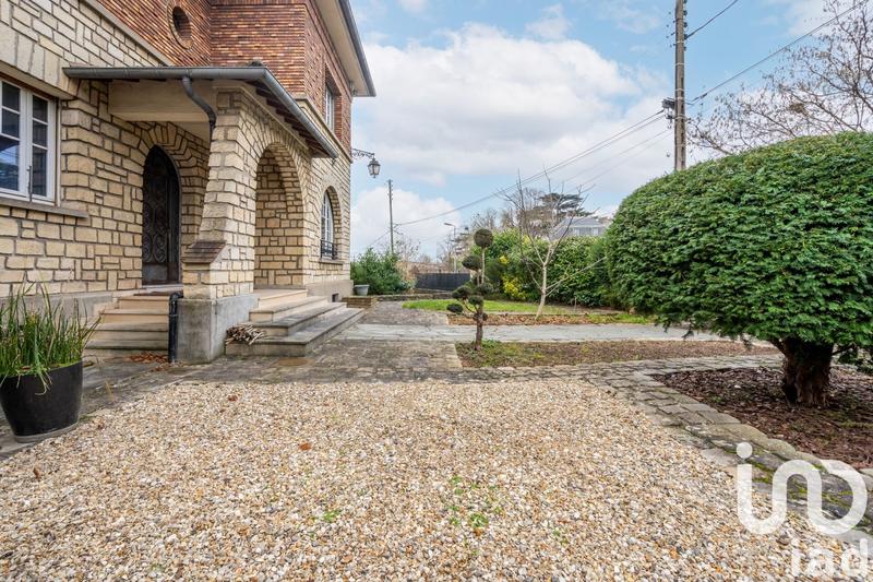 Maison - 369 m² - 12 pièces