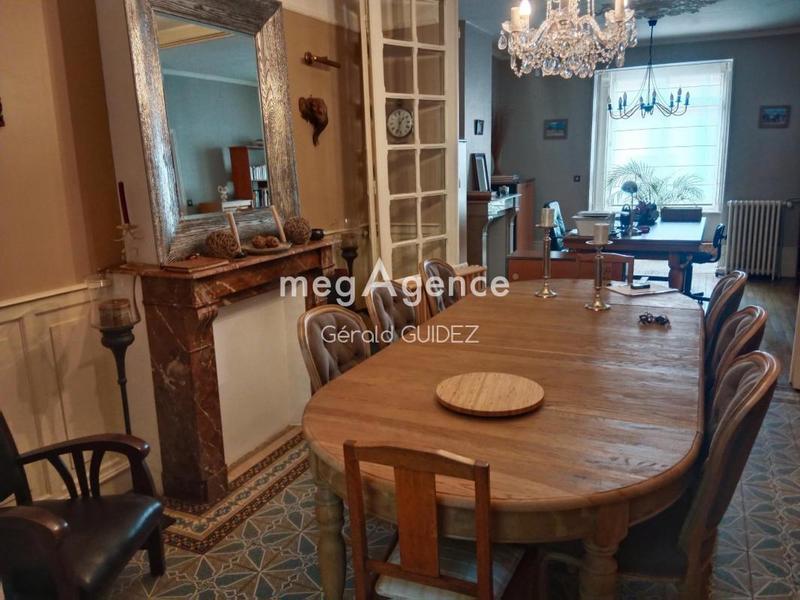 Maison - 230 m² - 11 pièces