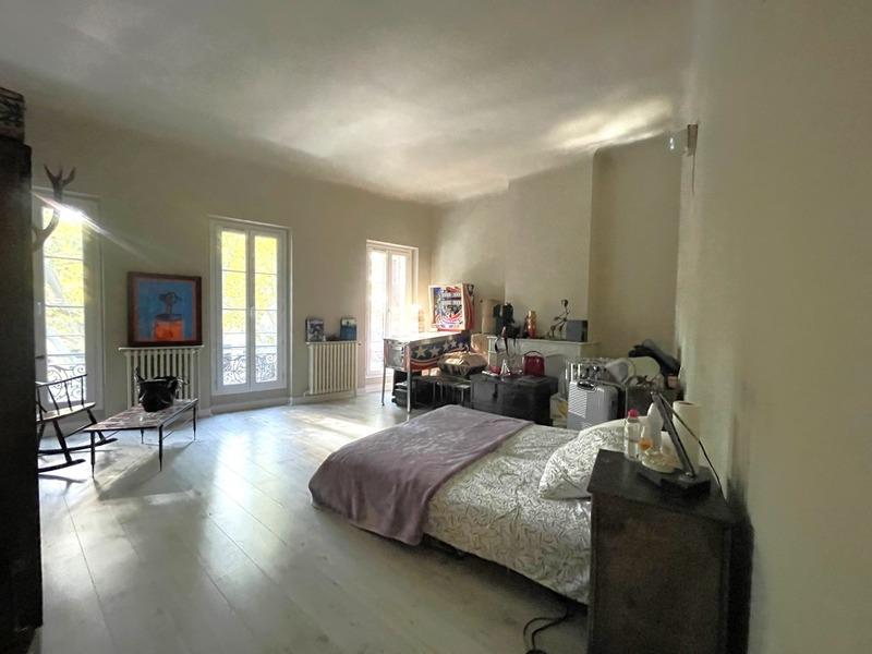 Maison de ville - 251 m² - 7 pièces