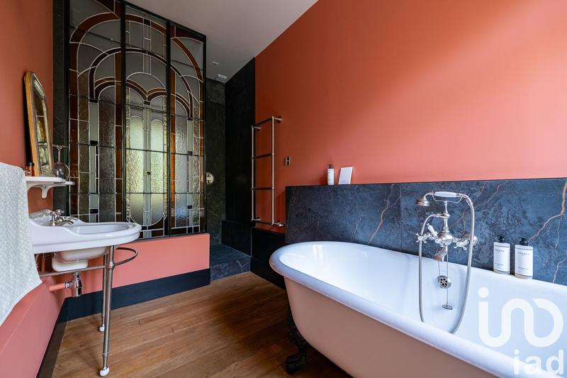 Maison - 327 m² - 10 pièces