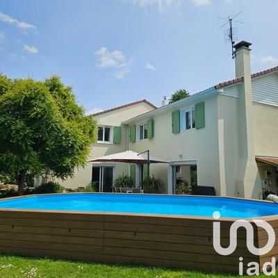 Maison - 185 m² - 8 pièces