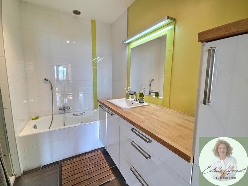 Maison - 180 m² - 9 pièces