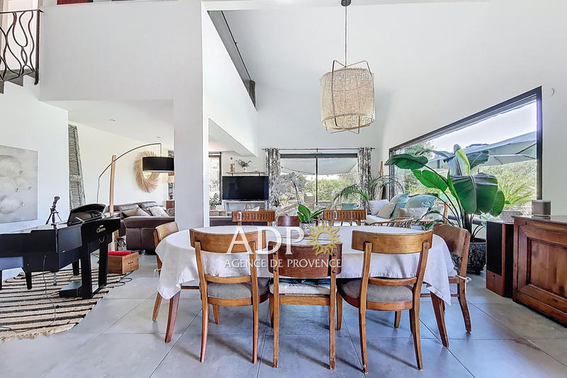 Maison contemporaine - 170 m² - 7 pièces