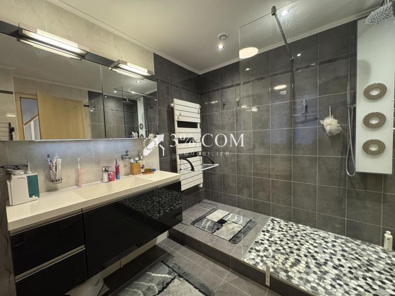 Duplex - 111 m² - 5 pièces