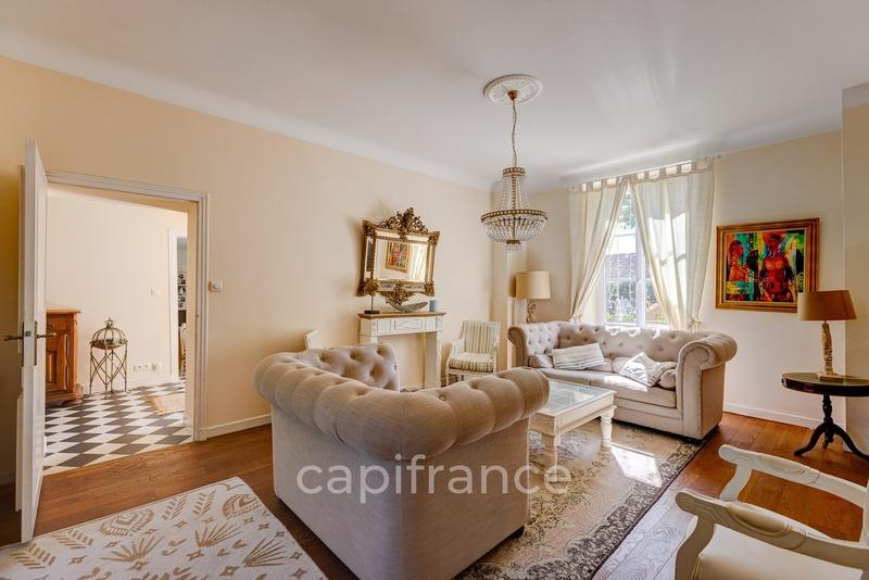 Demeure - 800 m² - 15 pièces