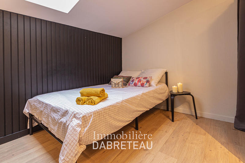 Chambre - 150 m² - 9 pièces