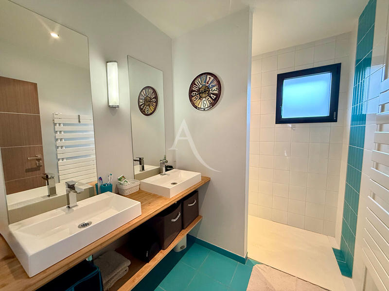 Maison - 160 m² - 8 pièces