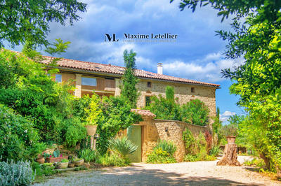 Mas - 668 m² - 27 pièces