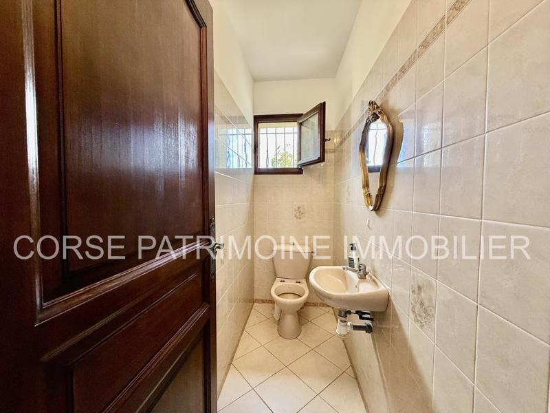 Maison - 225 m² - 12 pièces