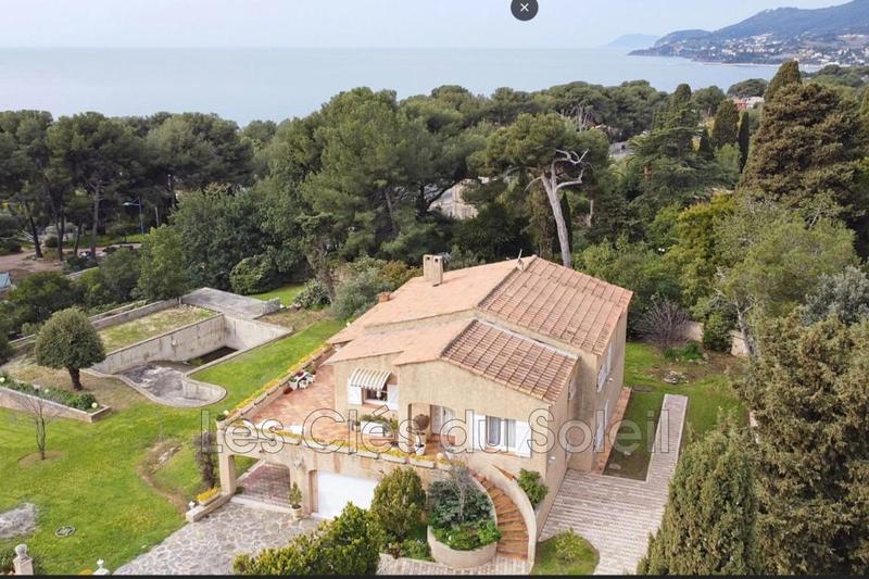 Villa - 294 m² - 6 pièces