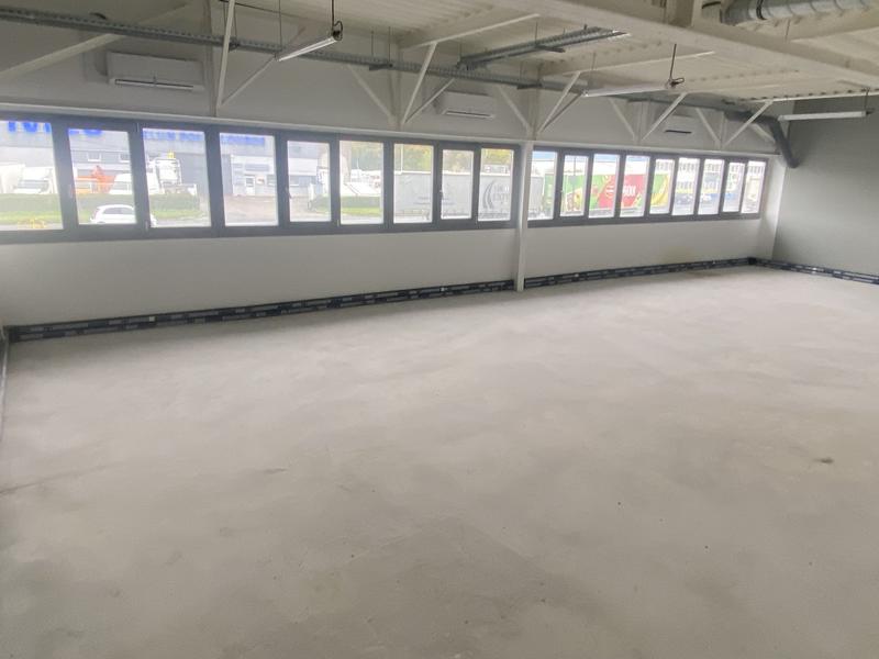 Local d'activités - 261 m²