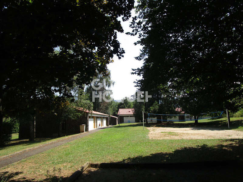 Maison - 500 m² - 99 pièces