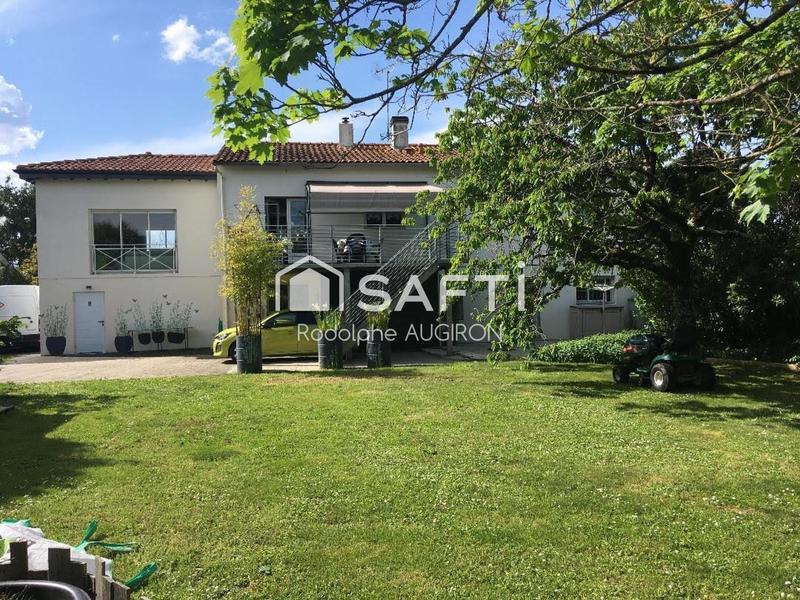 Maison - 202 m² - 9 pièces