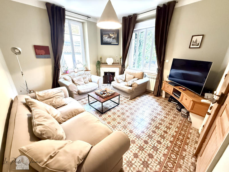 Maison - 460 m² - 10 pièces