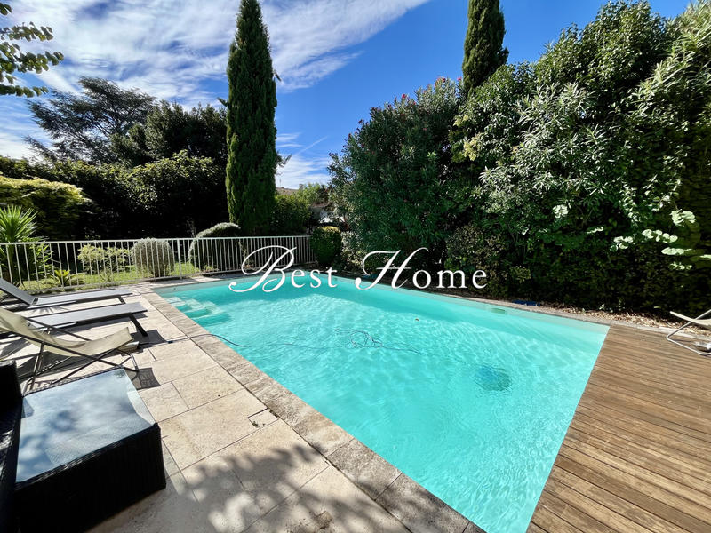 Maison - 230 m² - 9 pièces