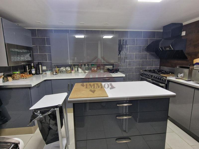 Maison - 320 m² - 9 pièces