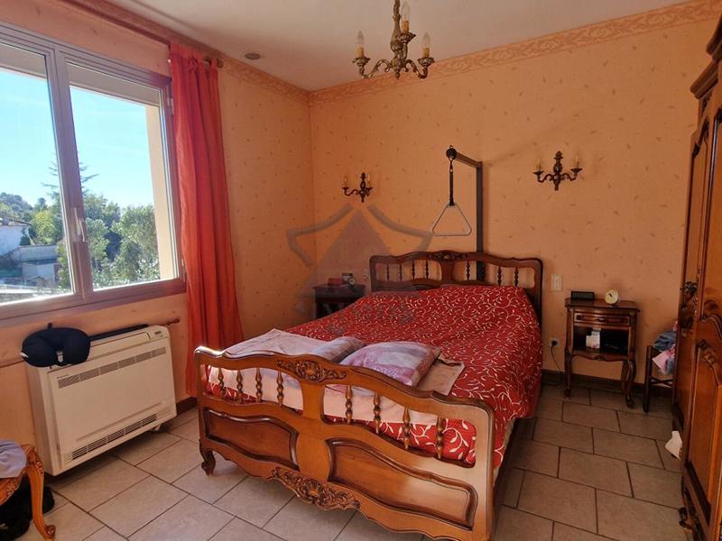 Maison - 240 m² - 9 pièces