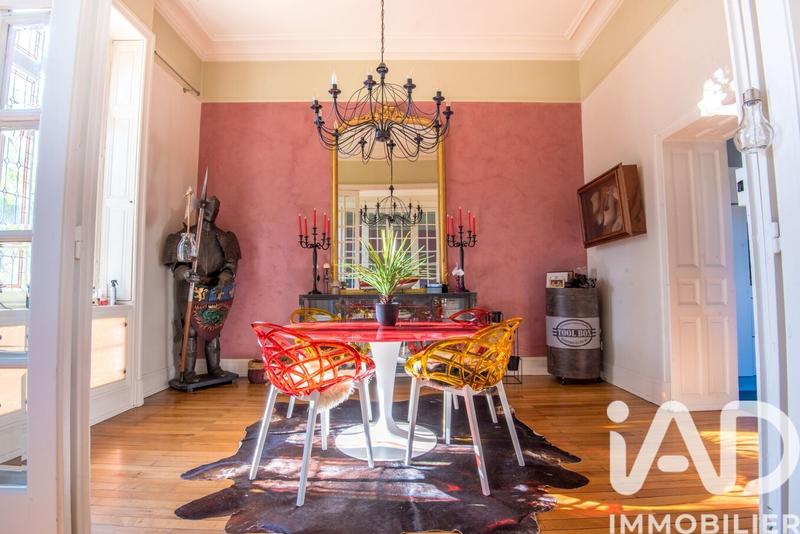 Maison - 225 m² - 10 pièces