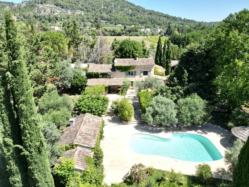 Mas - 585 m² - 8 pièces