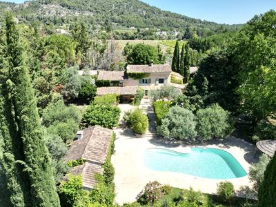 Mas - 585 m² - 8 pièces