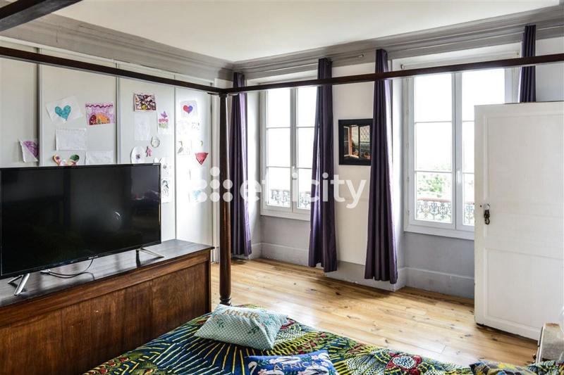 Maison - 260 m² - 8 pièces