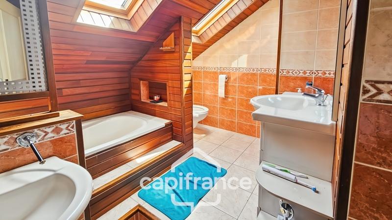 Maison - 142 m² - 8 pièces