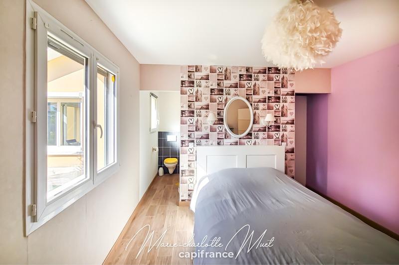 Maison - 220 m² - 6 pièces