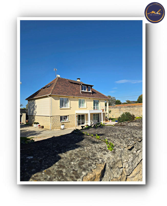 Maison traditionnelle - 200 m² - 8 pièces