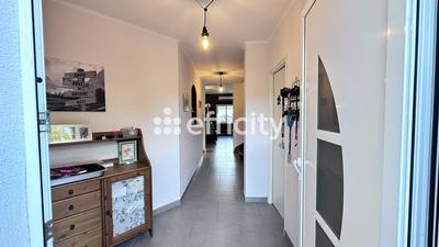 Villa - 190 m² - 6 pièces