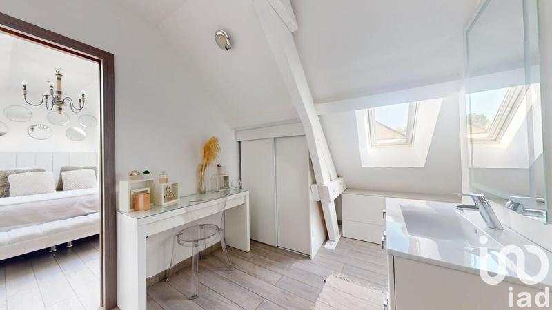 Maison - 201 m² - 8 pièces