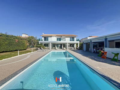 Maison - 251 m² - 6 pièces