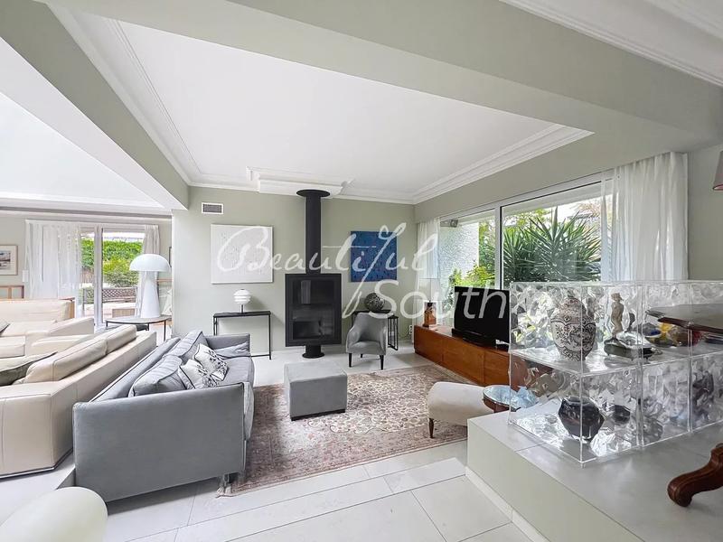 Villa - 300 m² - 7 pièces