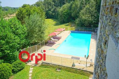 Maison - 225 m² - 8 pièces