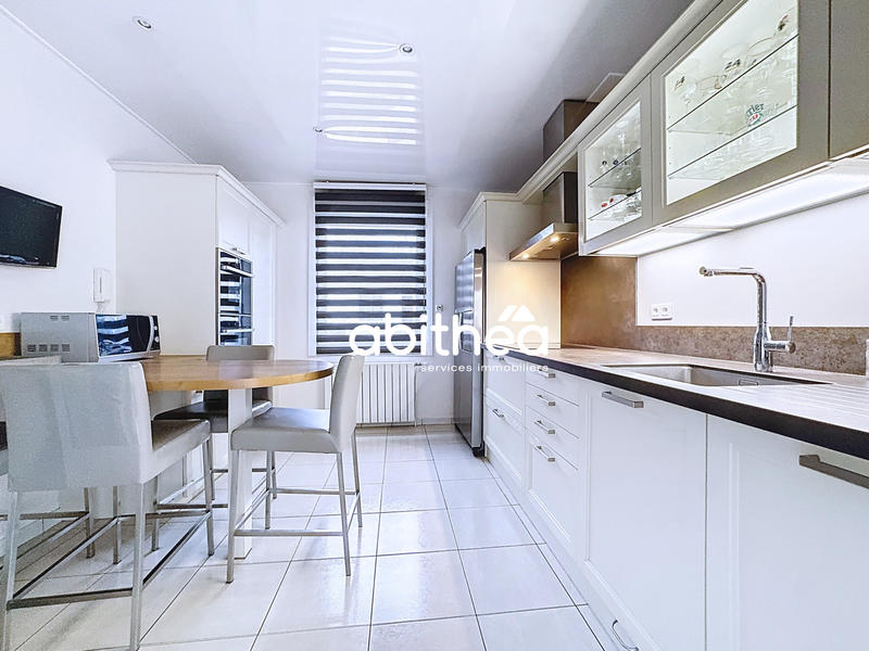 Maison - 181 m² - 7 pièces