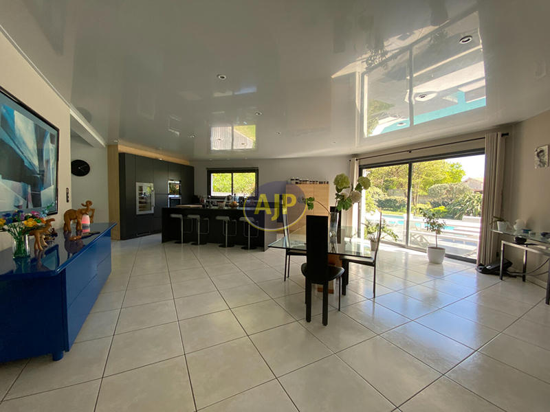 Maison d'architecte - 300 m² - 8 pièces