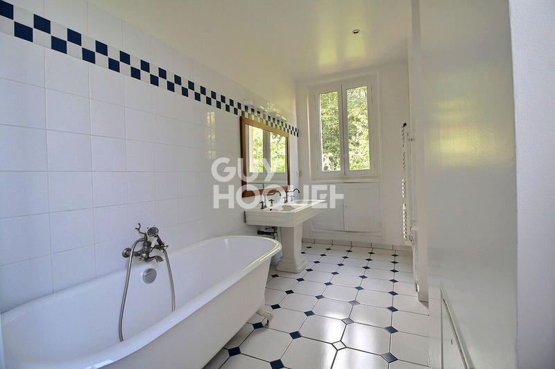 Appartement - 210 m² - 7 pièces