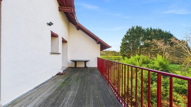 Maison - 200 m² - 9 pièces