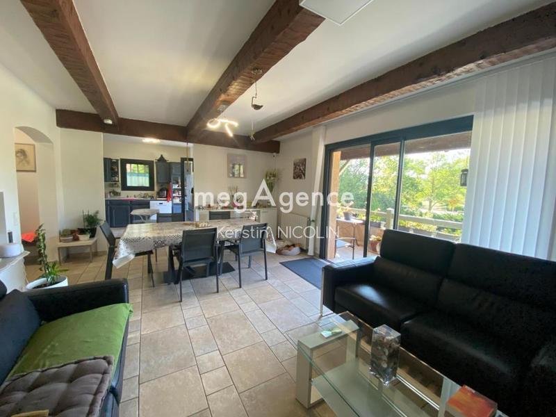 Maison traditionnelle - 198 m² - 10 pièces