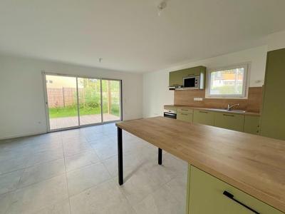 Maison - 102 m² - 4 pièces