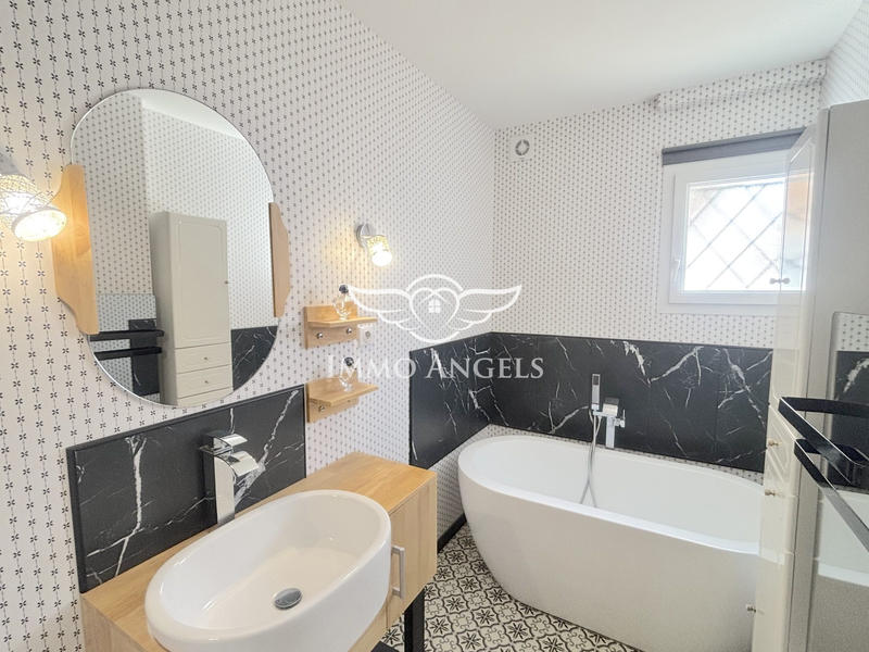 Maison traditionnelle - 87 m² - 4 pièces