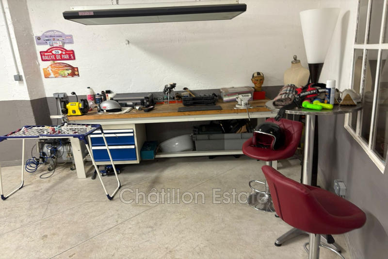 Parking / Garage - 201 m²