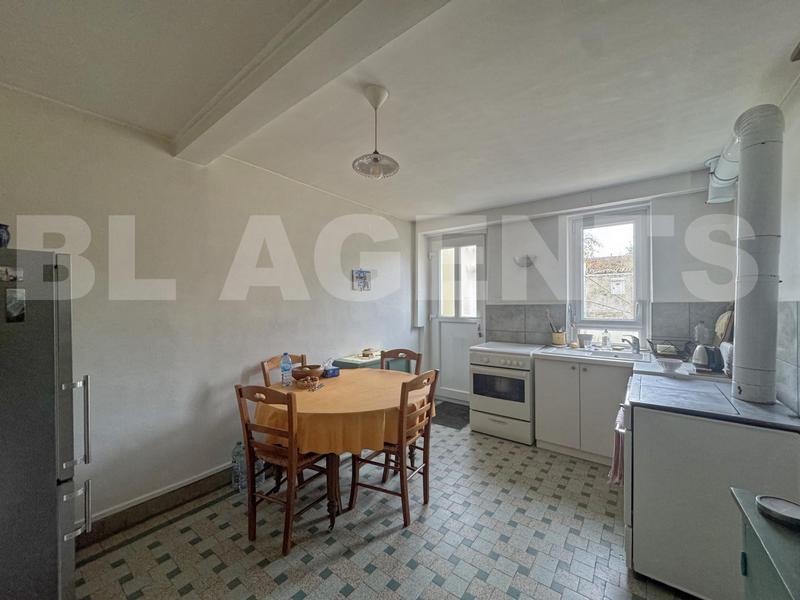 Maison - 250 m² - 4 pièces