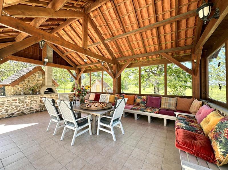 Maison - 230 m² - 9 pièces