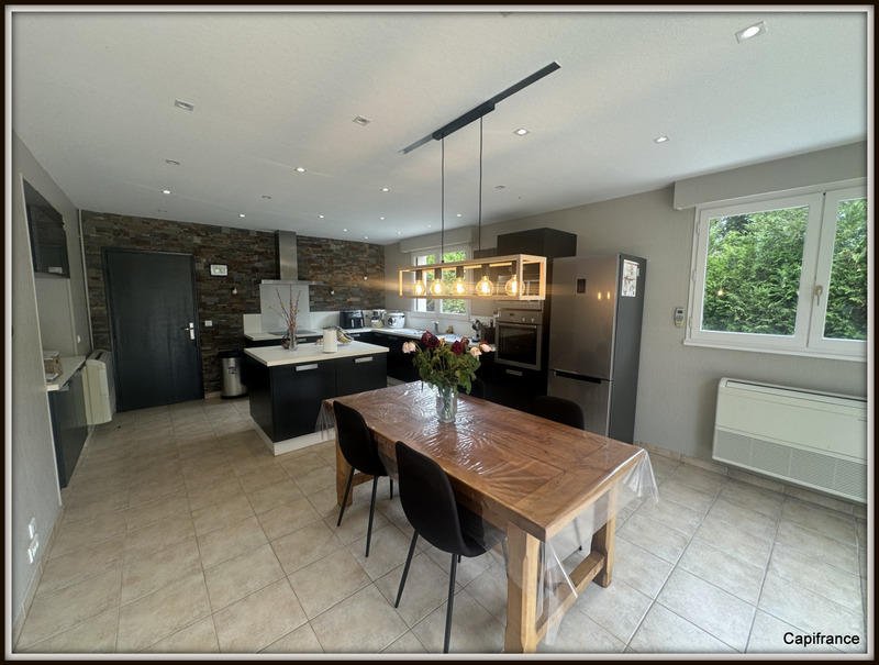 Maison - 300 m² - 8 pièces