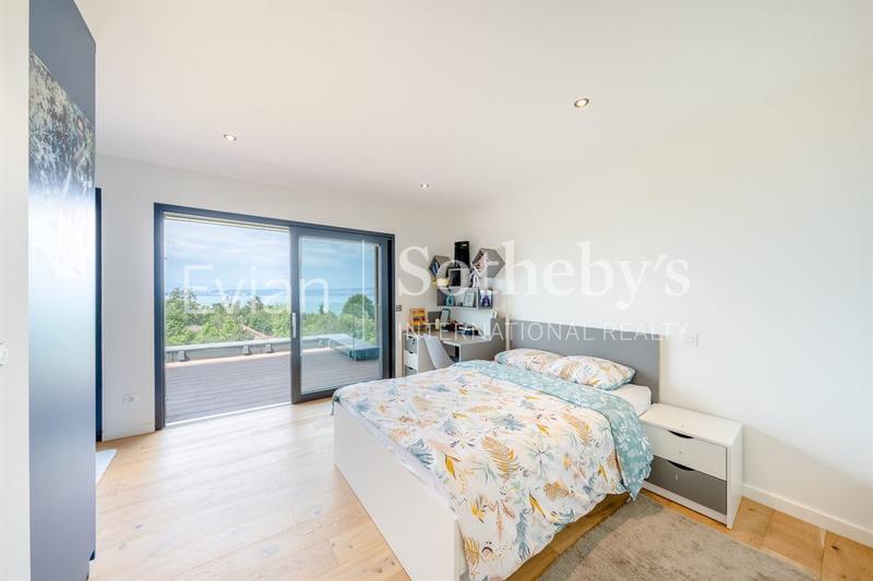 Maison - 270 m² - 7 pièces