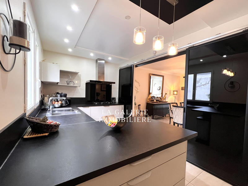 Maison - 186 m² - 8 pièces